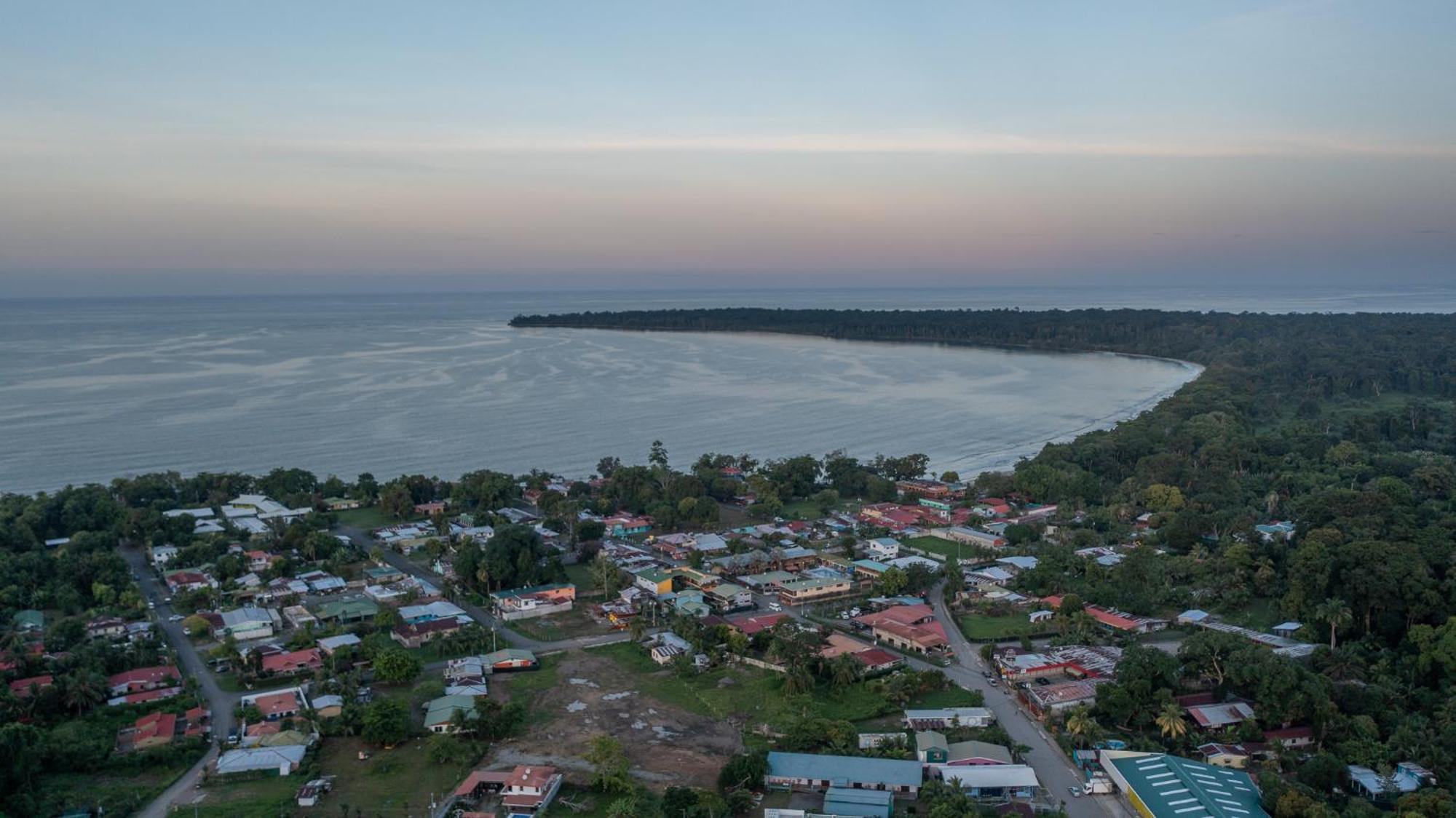 Namaitami Casa Hermosa Con Ac Y Piscina A Solo 650 Metros Del Parque Nacional Cahuita Zewnętrze zdjęcie